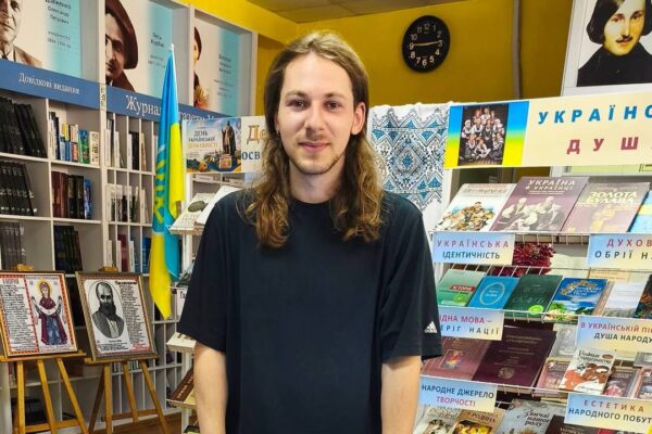 Житель Іреня подарував міській бібліотеці нові книги