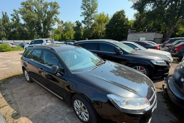 У Києві військовий у СЗЧ викрав авто та виставив його на продаж