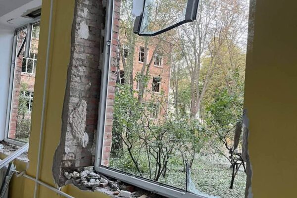 Пошкоджену російською атакою гімназію в Шевченківському районі не встигнуть відновити до 1 вересня, – КМДА