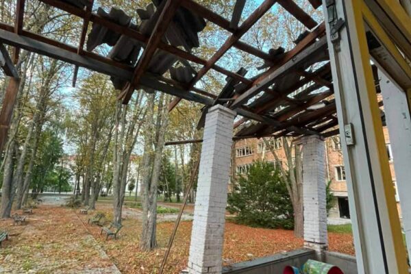 У Шевченківському районі через ракетний удар пошкоджено два заклади освіти (ФОТО)
