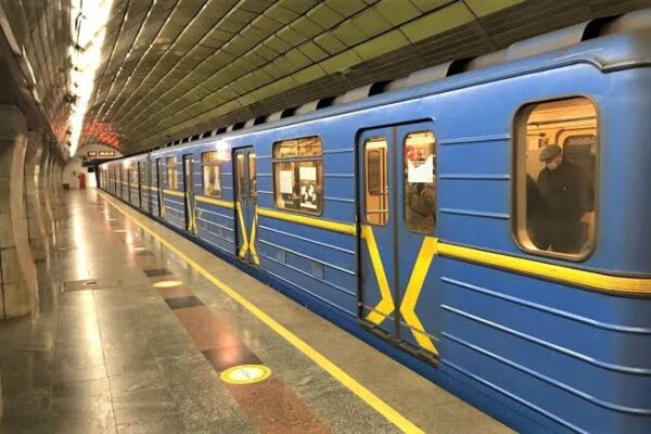 Метро Києва 29 серпня зупинить поїзди на знак пошани до полеглих військових