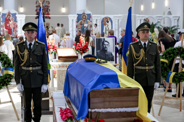 Прах Євгена Коновальця повернули в Україну: У Києві відбулася церемонія прощання
