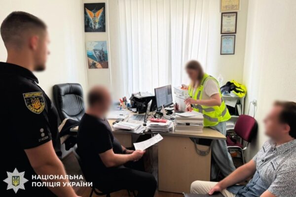 Розбещував 3-річну доньку та знімав це на телефон: Киянину повідомили про підозру