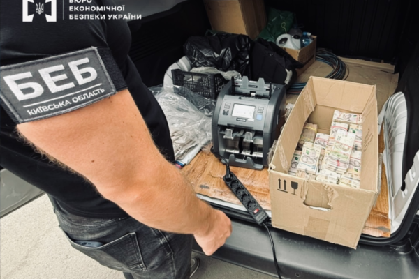 На Київщині БЕБ викрило конвертаційний центр із понад 60 фіктивними компаніями