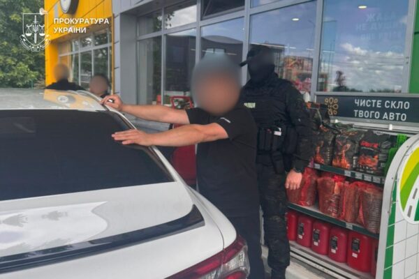 Фіктивний шлюб за $7000: У столиці затримали організаторів незаконної схеми