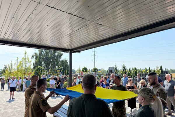 У Бучі попрощалися із померлим військовим Андрієм Кравченком