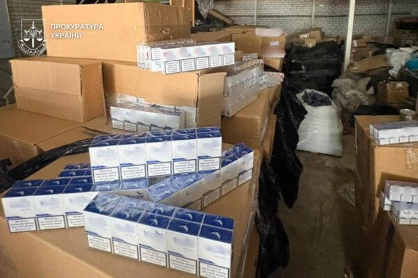 У Києві вилучили 148 тисяч пачок контрафактних сигарет та алкоголь на 12 млн грн