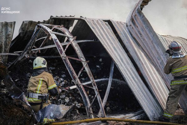 На Бучанщині під час пожежі у виробничій будівлі загинула людина