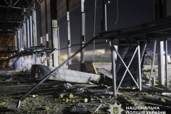 На Бучанщині внаслідок атаки РФ пошкоджено склад та вантажівки