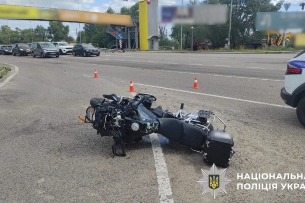 На автодорозі Київ–Обухів сталася ДТП: Травмований мотоцикліст