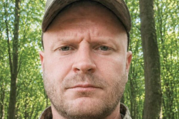 У Броварах попрощаються із загиблим на Донеччині розвідником Максимом Таратиновим