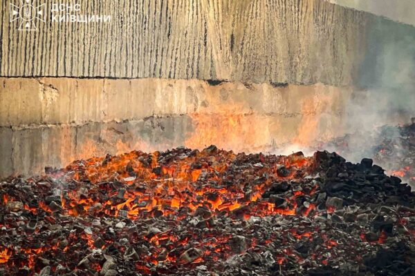 На Київщині рятувальники ліквідовують наслідки атаки РФ (ФОТО)