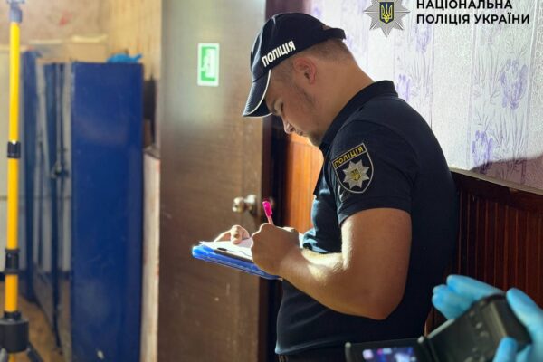 У Києві чоловік до смерті побив товариша та ліг спати поруч із його тілом