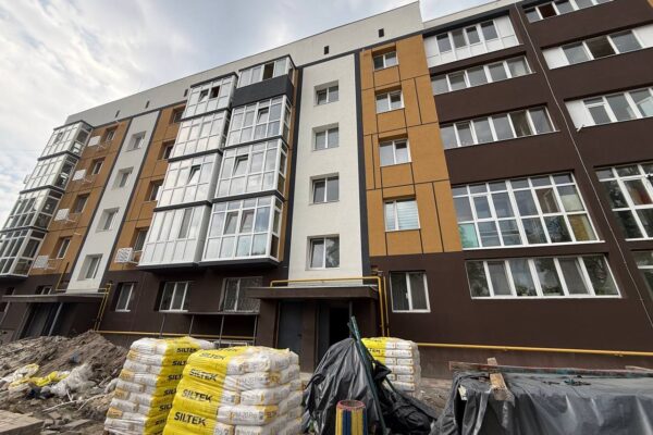 В Ірпені завершують відбудову будинку, де було зруйновано 33 квартири