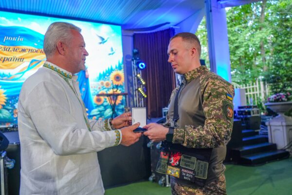 У Бучі до Дня Незалежності відзначили 53 військових, ветеранів, волонтерів та громадських діячів