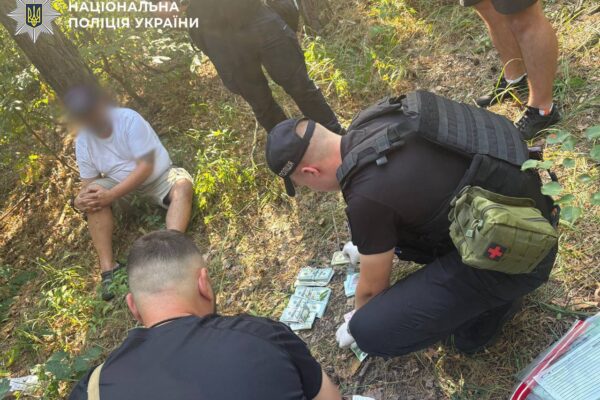 У Києві чоловік викрав у сусіда сейф із грошима та коштовностями на майже 2 млн грн
