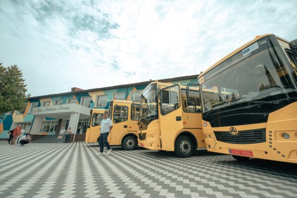 Громадам Київщини передали ще 6 шкільних автобусів, – очільник КОДА