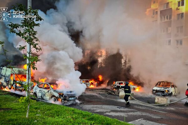 На Київщині через атаку дронів пошкоджено будинки, склади та автомобілі