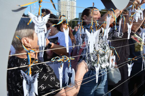 У Броварах відкрили інсталяцію «Серце пам’яті» та «Серце надії» до Дня пам’яті захисників