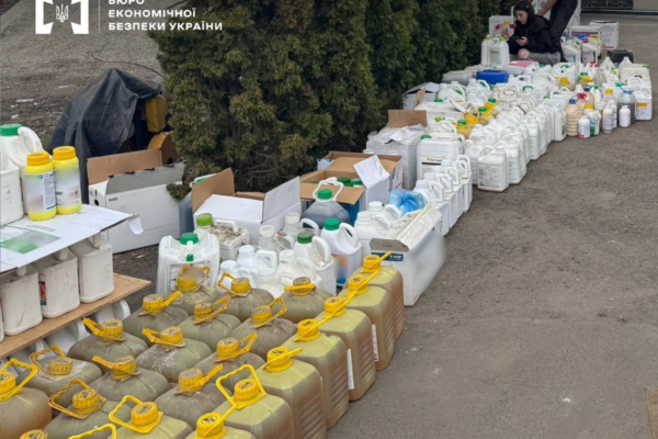 Будівельні суміші та хімікати замість добрив: На Київщині викрили виробників контрафакту