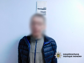 У Києві чоловік обікрав дівчину, яка ховалася від ракетної атаки в підземному переході