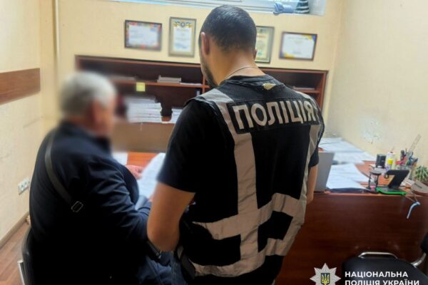 У Києві працівник «Київзеленбуду» впав із конструкції та отримав тяжкі травми: Бригадиру повідомили про підозру