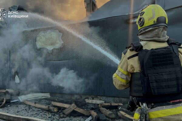 Двоє людей постраждали на Київщині через російську атаку