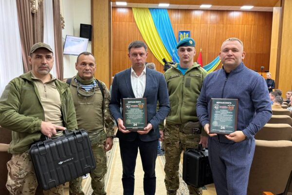Ірпінь передав морській піхоті два квадрокоптери та посмертно нагородили Героя