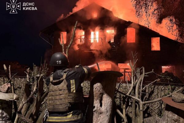 У Києві четверо людей постраждали внаслідок нічної російської атаки