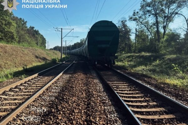 У Бучі вантажний потяг смертельно травмував жінку