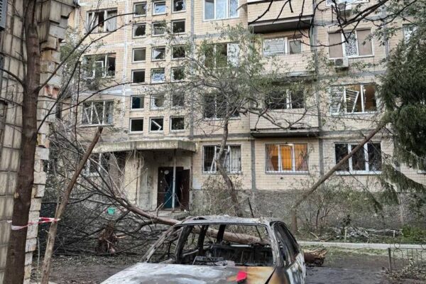 У Голосіївському районі дрон влучив у будинок: Травмувалася 60-річна жінка