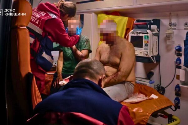 На Київщині врятували двох людей після атаки РФ (ФОТО)