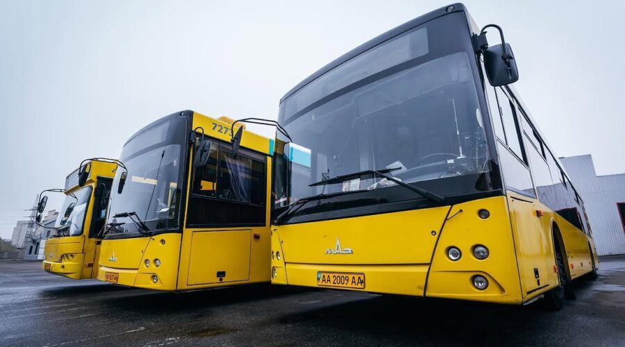 Транспорт у Києві буде курсувати на годину довше