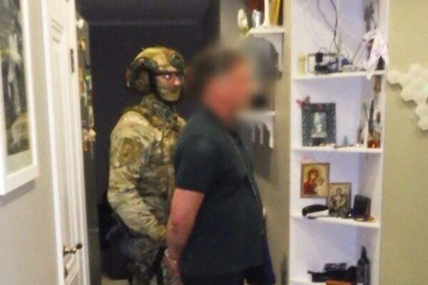 Погрожував автоматом: У Києві затримали чоловіка за грабіж