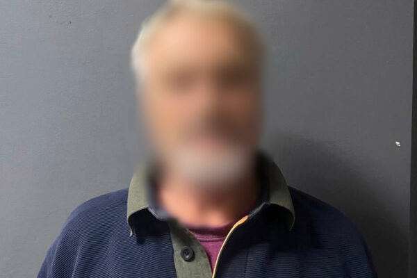 У Києві чоловік стріляв з балкона восьмого поверху: Його затримала поліція