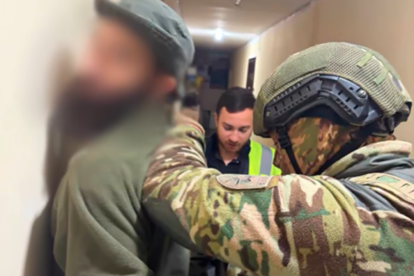 На Теремках затримали 24-річного чоловіка після сутичок із поліцією під час акції