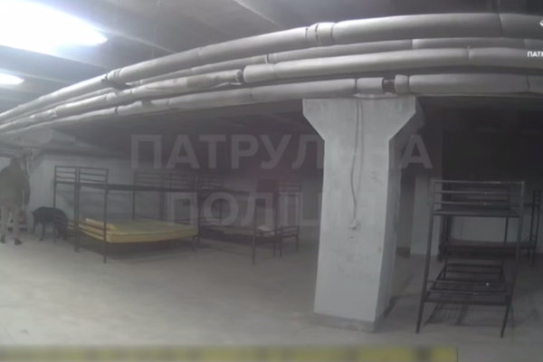 У Подільському районі патрульні застосували зброю проти агресивного собаки в укритті