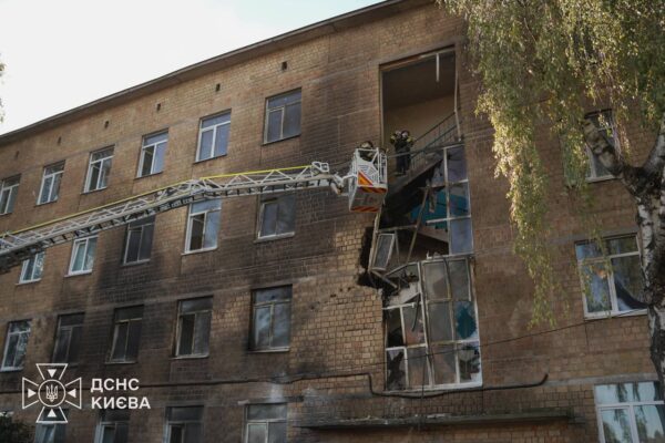 У ДСНС показали наслідки атаки РФ у Києві (ФОТО)