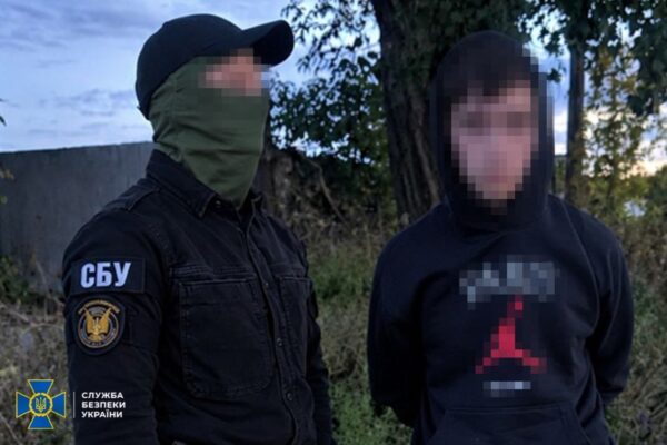 Росіяни змусили підлітка підпалити автоколону вантажівок на Київщині