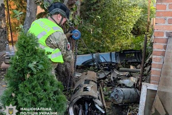 У Деснянському районі вибухотехніки вилучили нездетоновану 90-кілограмову бойову частину БпЛА