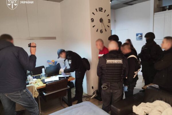 У кав’ярнях Києва під виглядом напоїв і солодощів продавали наркотики: Правоохоронці викрили угруповання