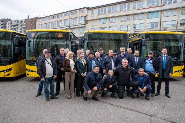 На маршрути Києва вийшли 85 нових автобусів, – Кличко