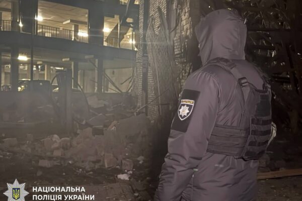 Унаслідок вечірнього балістичного удару по Києву загинув чоловік, поранено жінку