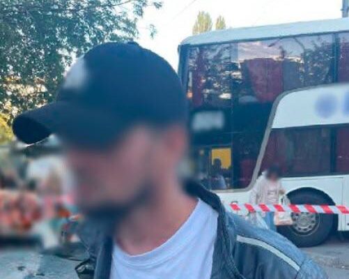 У Києві судитимуть чоловіка, якого затримали з гранатою в сумці на автостанції